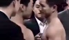 韩国拳王打断国人胳膊继续挑衅，杨建平怒了，当场暴揍